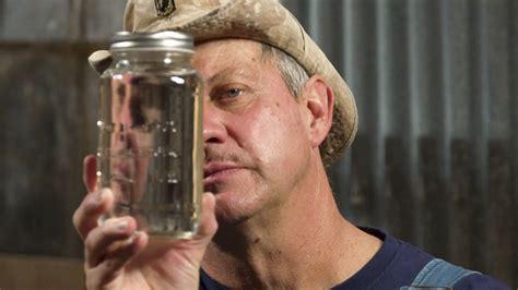 Moonshiners: Master Distiller S04E22: Zwei Drinks – ein Shine .